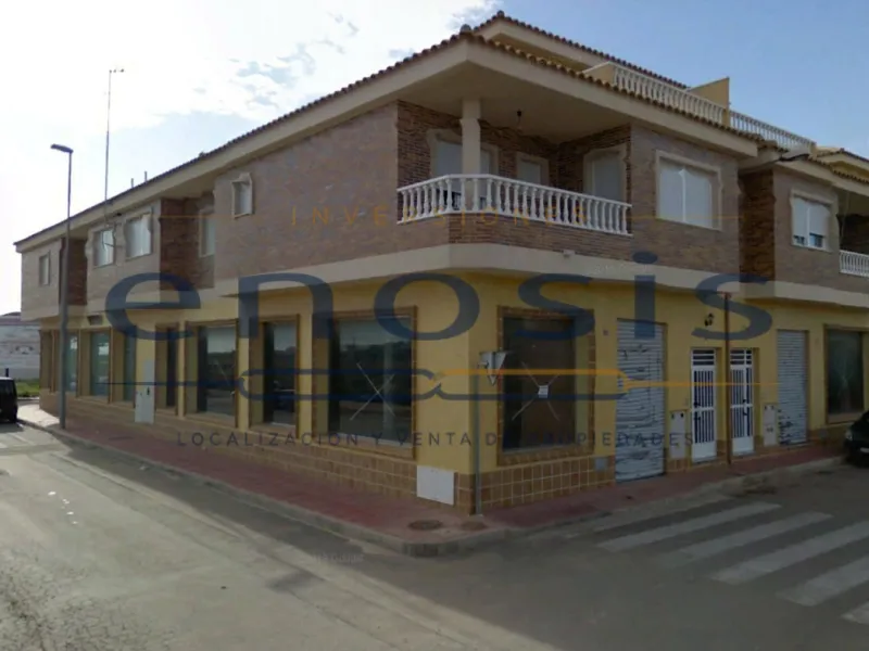 Amplio local comercial en venta en Roldán, 550 m² en esquina