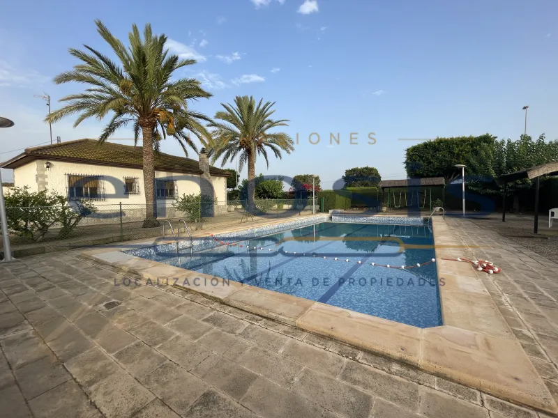 Magnífico chalet en Roldán con piscina y amplio terreno