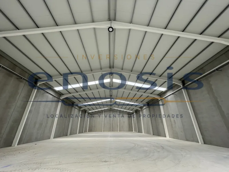 Amplia nave industrial en venta en Murcia por 439.000 € - 1000 m²