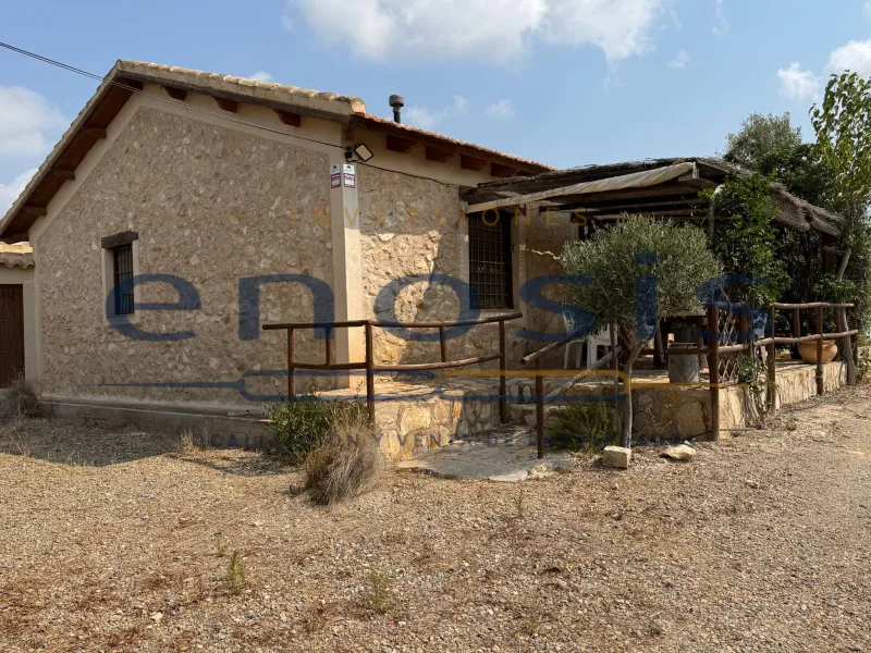 Espectacular casa rústica en Gea y Truyolls con gran terreno
