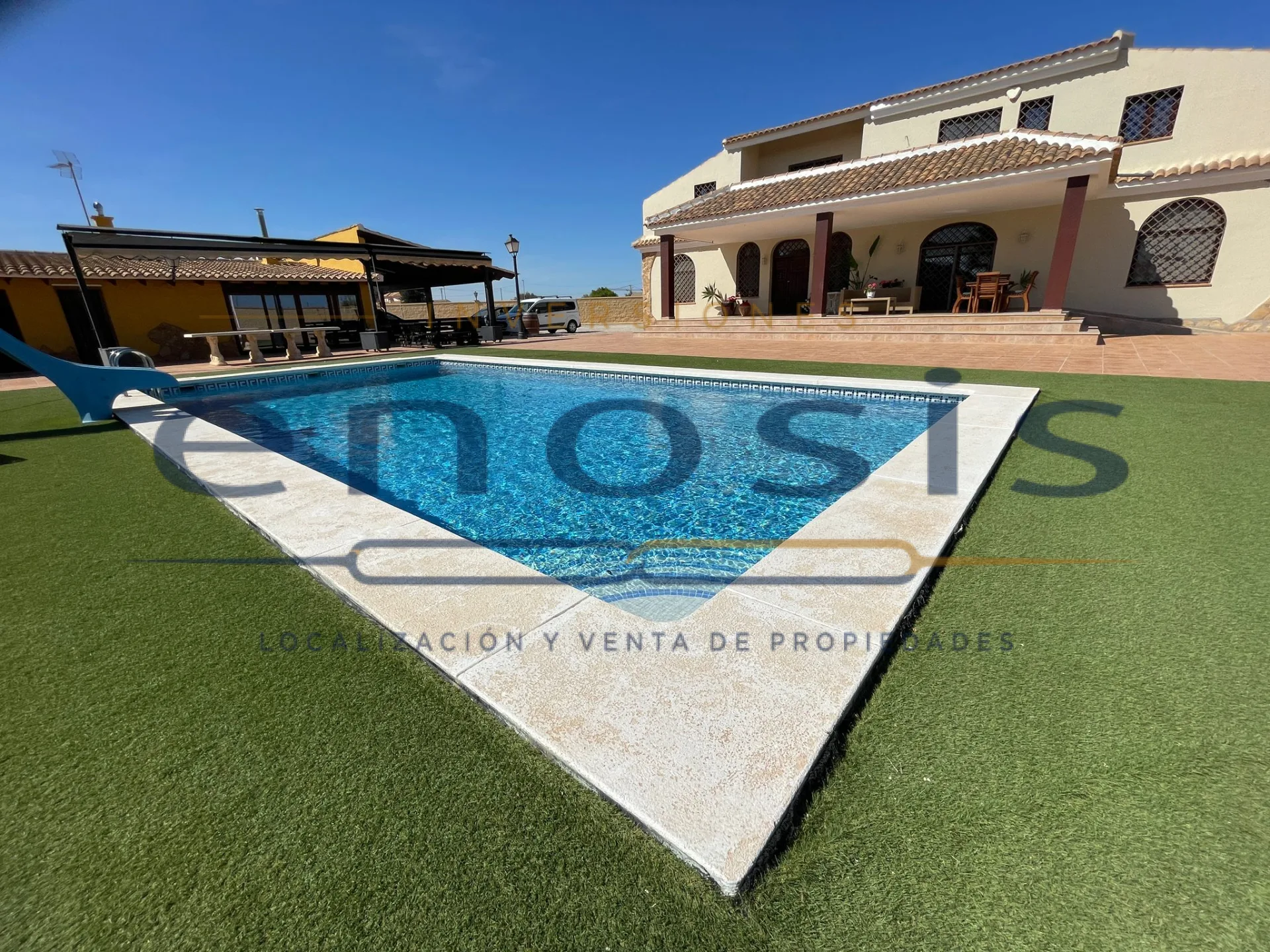 Chalet de lujo en Torre Pacheco con piscina y amplias parcelas