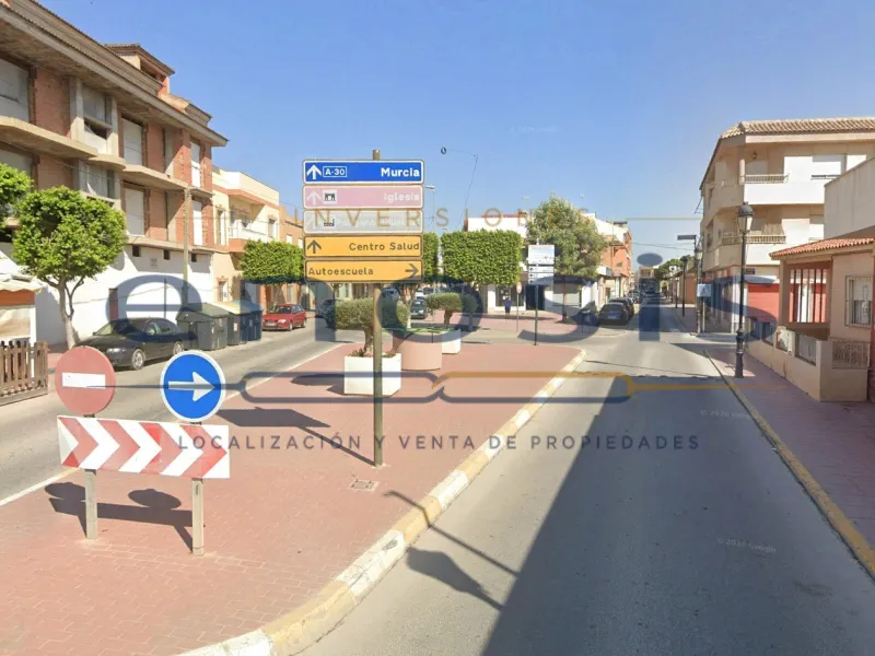 Amplia casa en Roldán con patio y terraza, ideal para familias