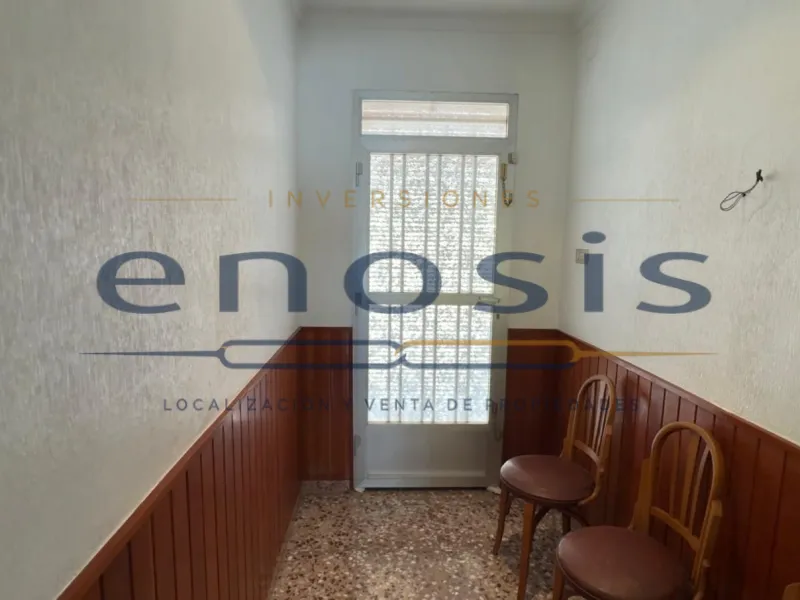 Amplia casa en Roldán con 3 habitaciones y trasteros en patio